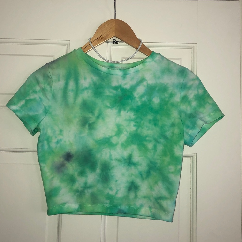 Tie dye shirt & beaded choker